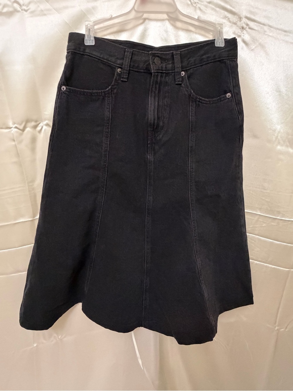 Levi’s Women’s Black Denim Midi Skirt Size 27 A-Line High Rise Jean Skirt